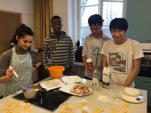 1602_STARTSbg_Sozialprojekt_Kochen_Shabnam (1024x768)